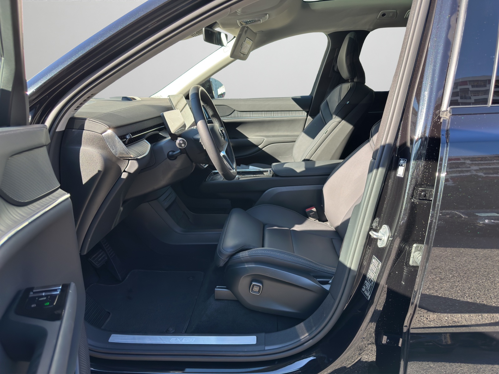 VOLVO EX90 Twin Core AWD-image-9