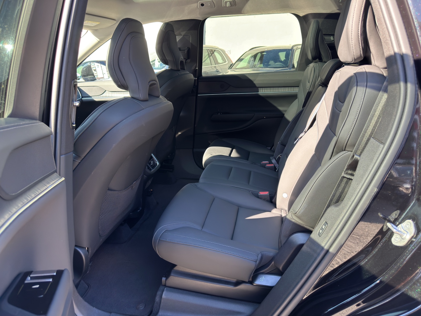 VOLVO EX90 Twin Core AWD-image-17