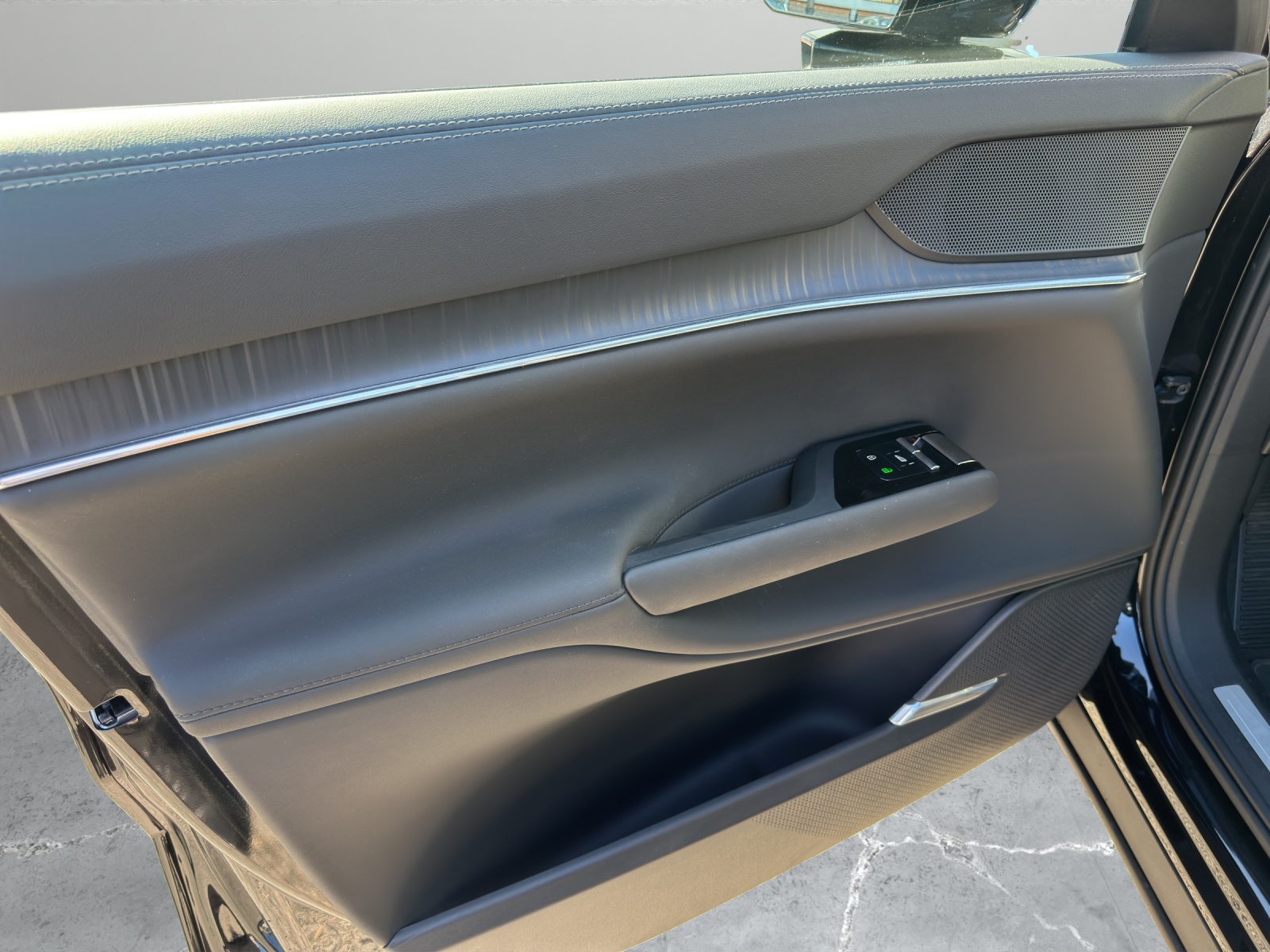 VOLVO EX90 Twin Core AWD-image-8