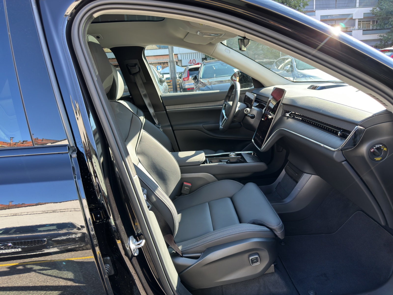 VOLVO EX90 Twin Core AWD-image-20