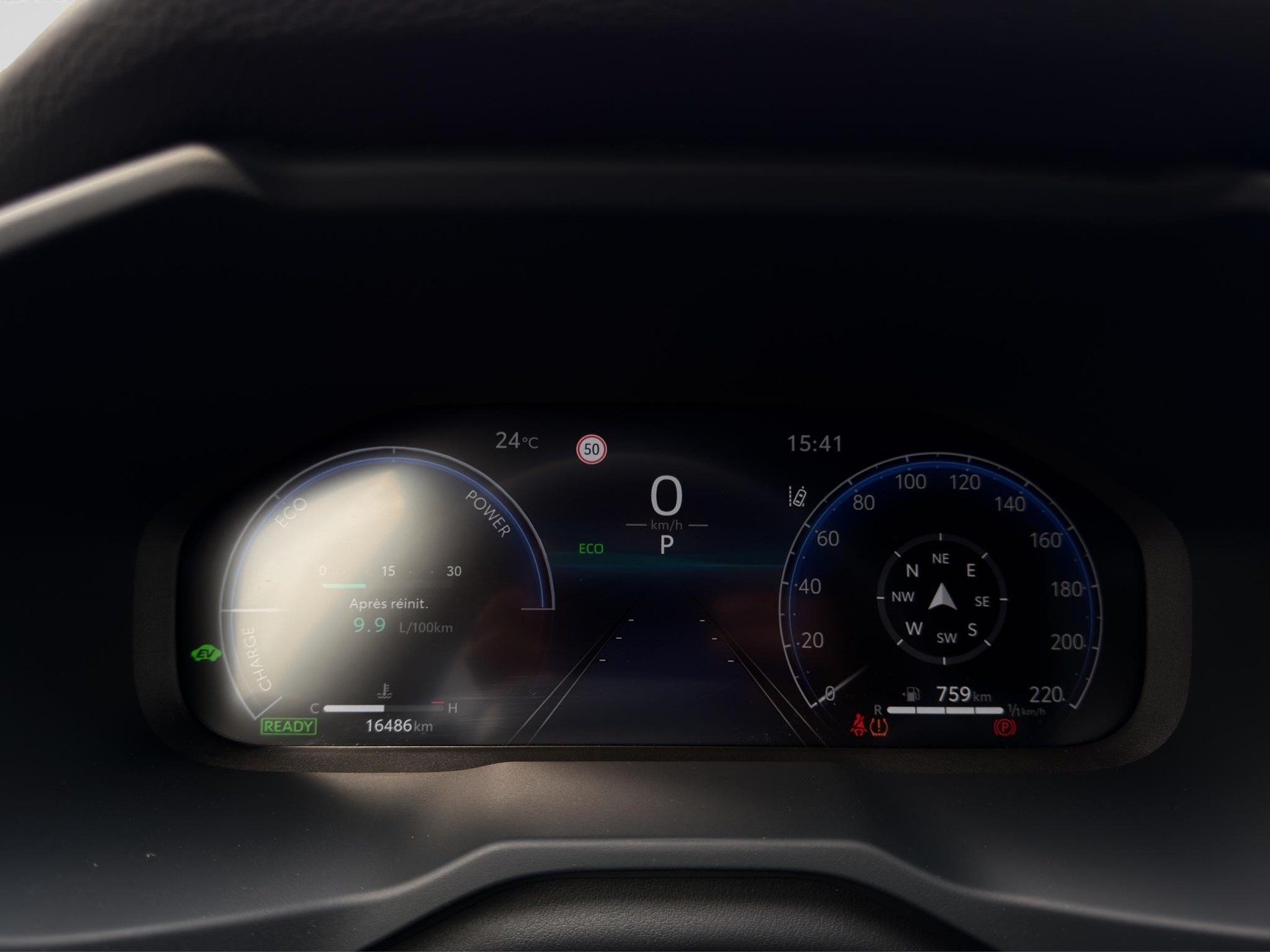 TOYOTA RAV4 2.5 HEV Style-showroom-element-3