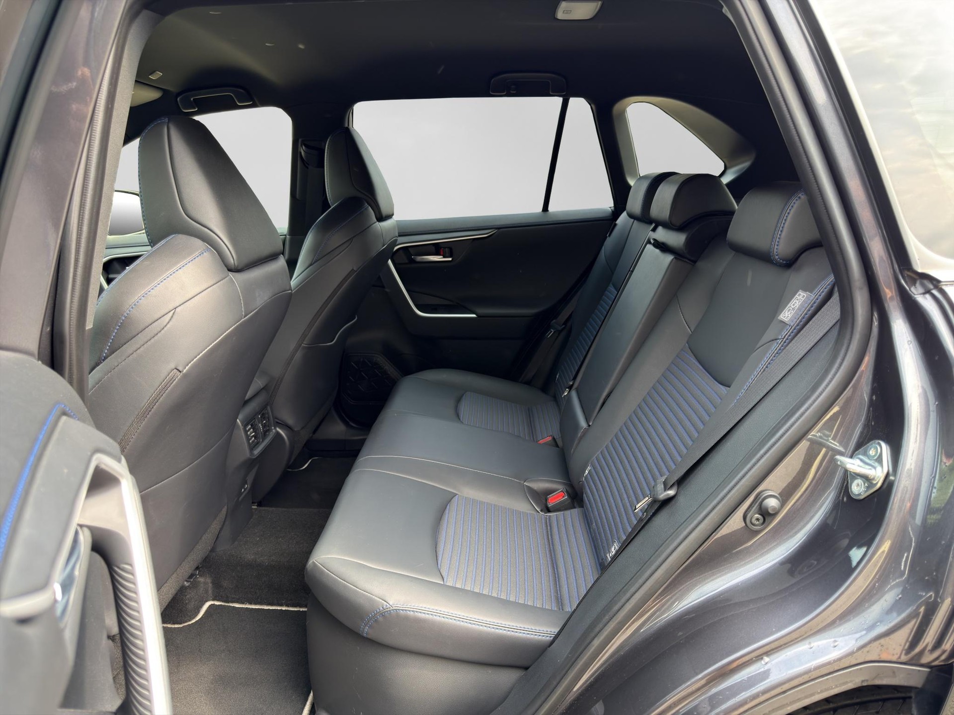 TOYOTA RAV4 2.5 HEV Style-image-6