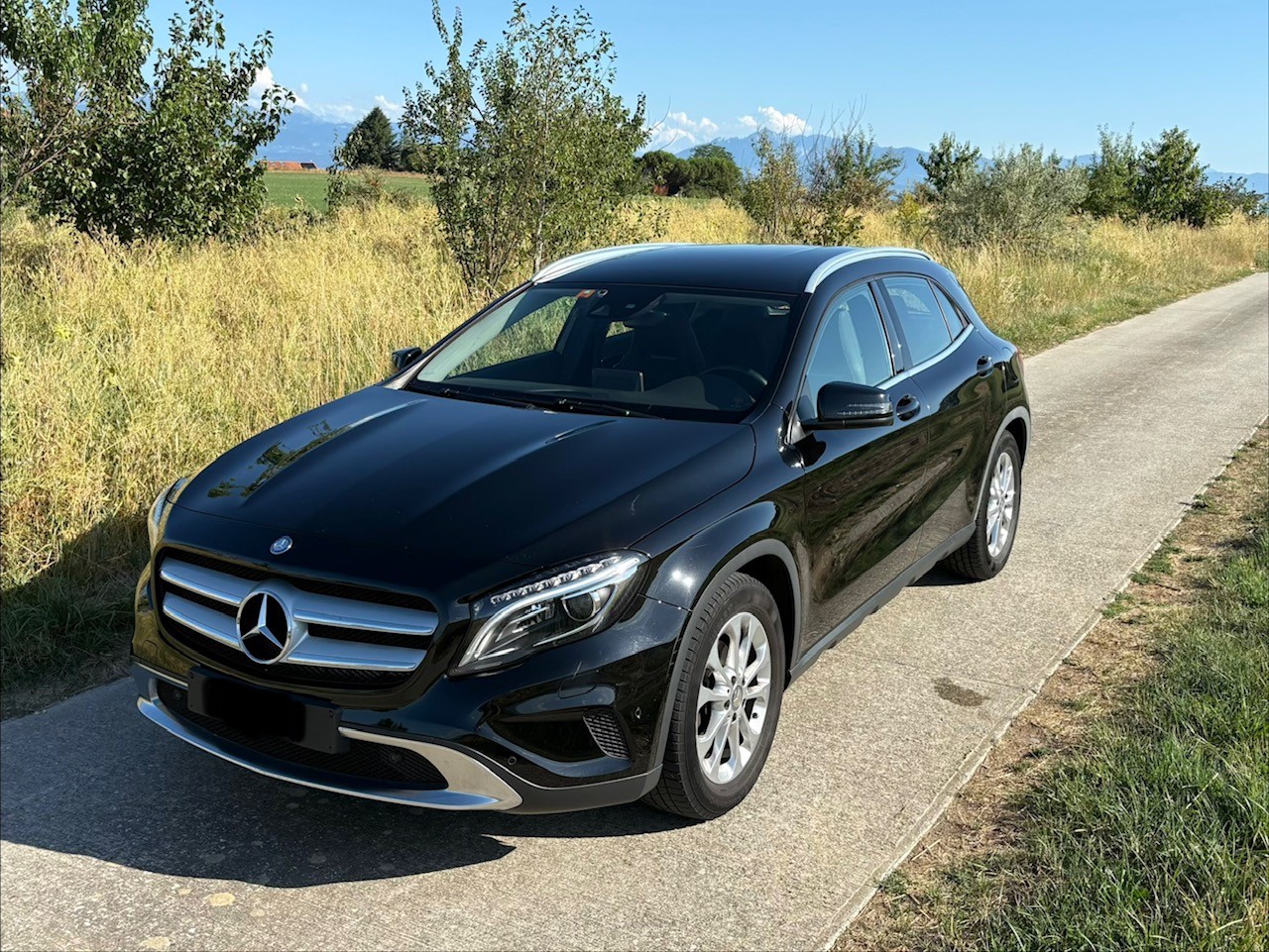 MERCEDES-BENZ GLA 180 d Urban-image-1