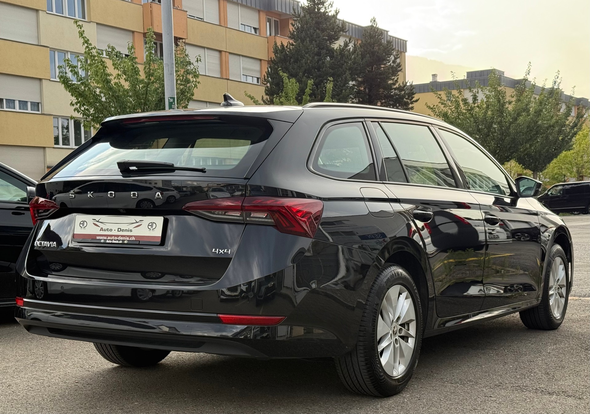 SKODA Octavia Combi 2.0 TDI Ambition 4x4 DSG-showroom-element-3