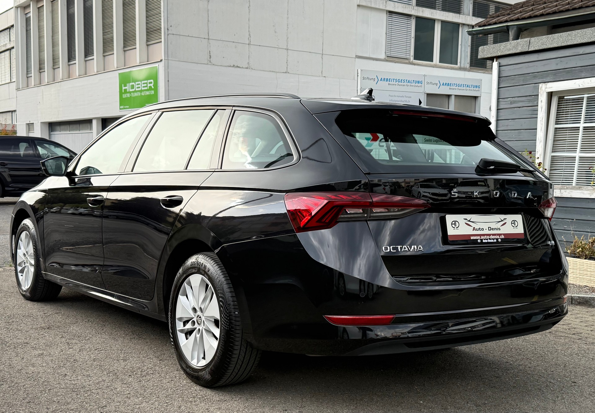SKODA Octavia Combi 2.0 TDI Ambition 4x4 DSG-image-5