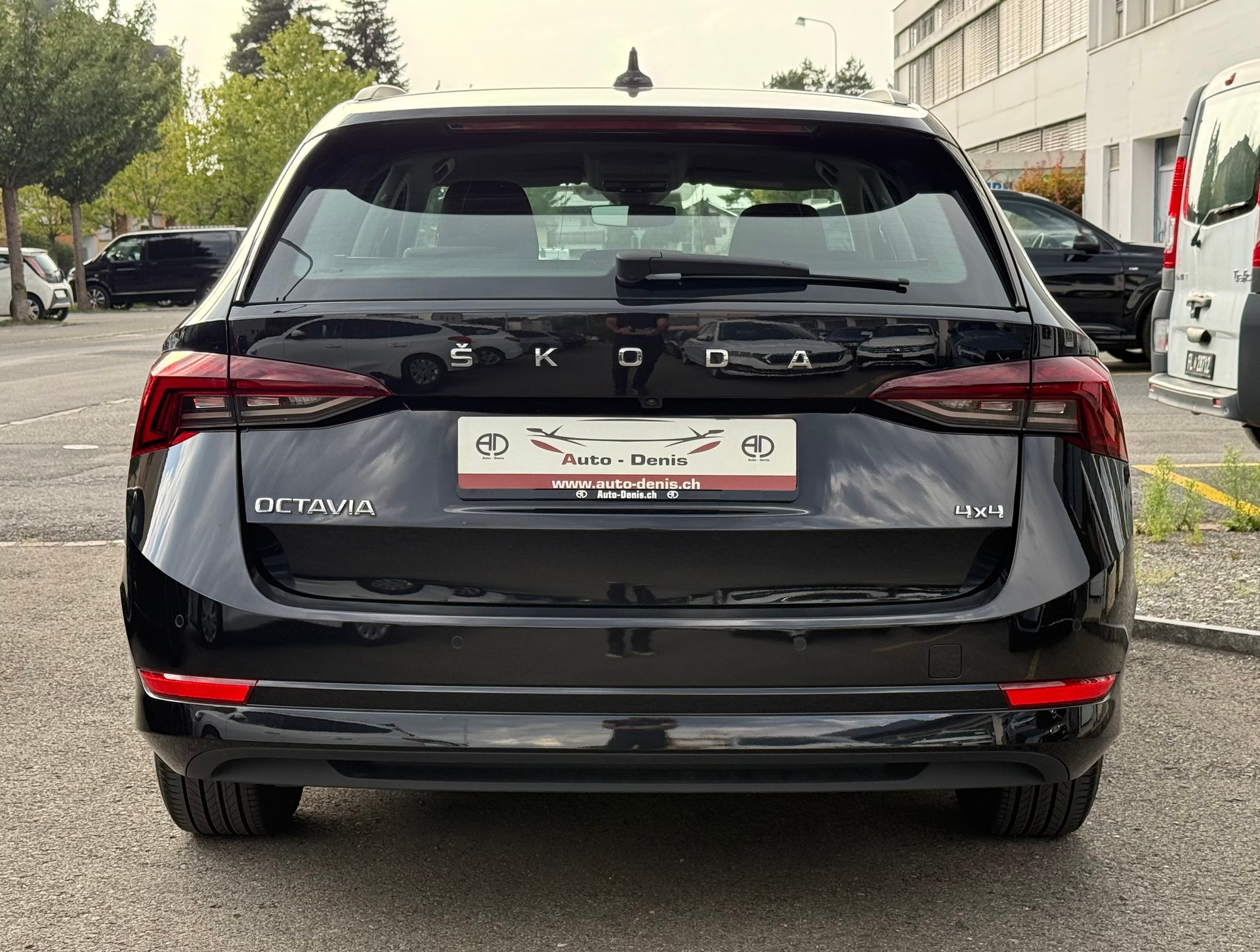 SKODA Octavia Combi 2.0 TDI Ambition 4x4 DSG-image-4