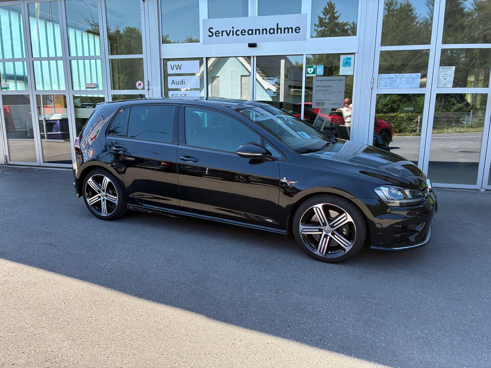 VW Golf 2.0 TSI R 4Motion-showroom-element-2