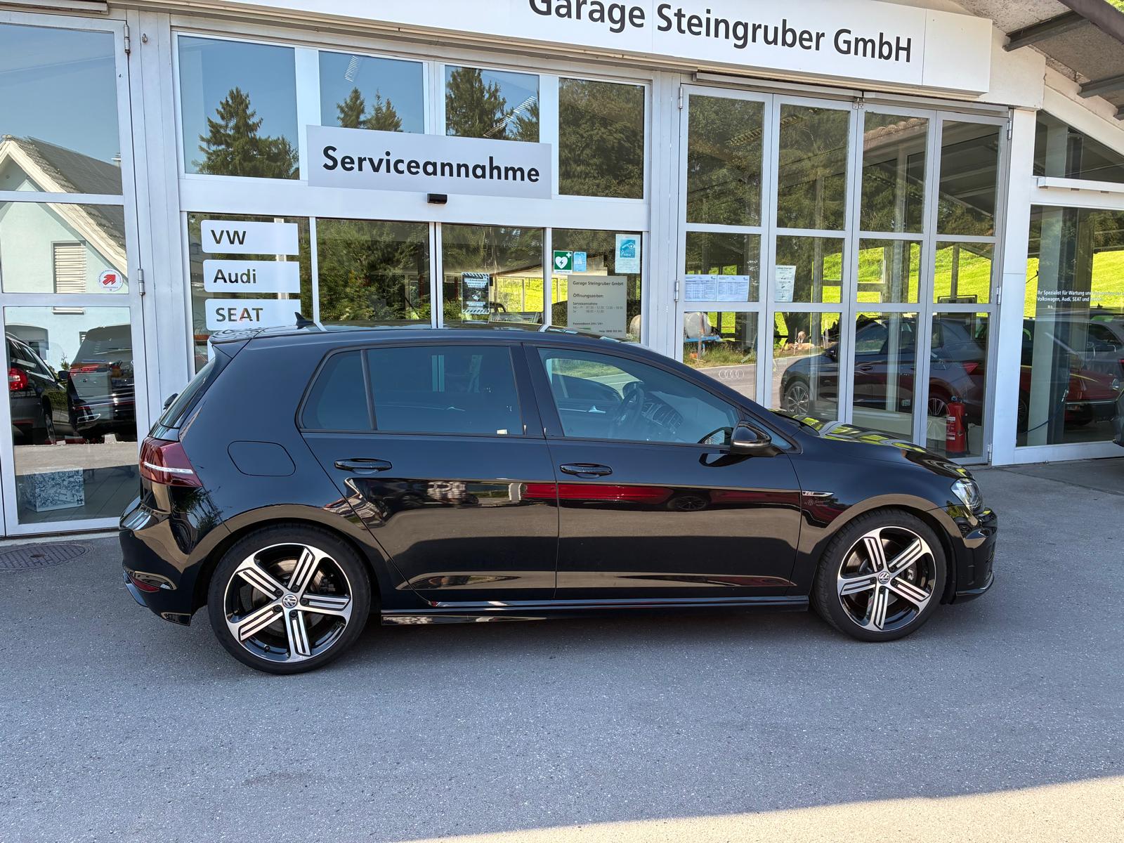 VW Golf 2.0 TSI R 4Motion-showroom-element-3