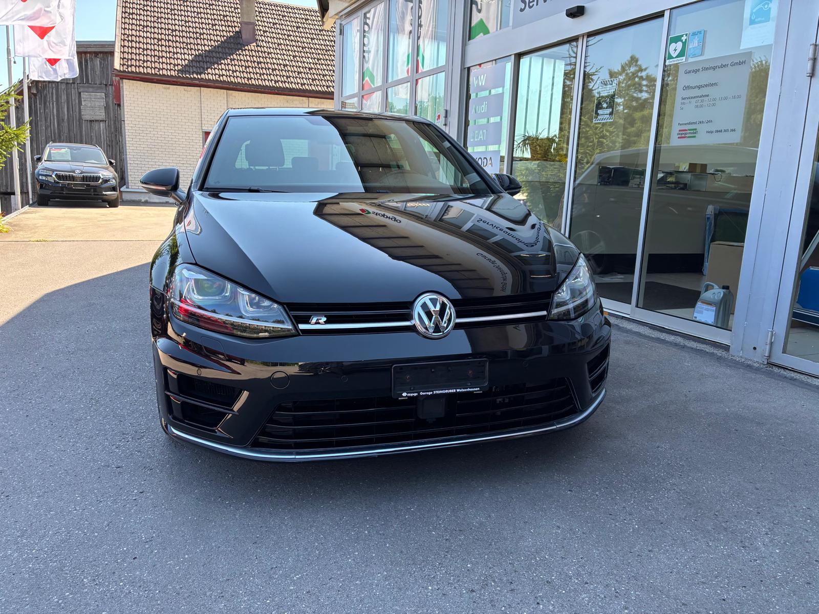 VW Golf 2.0 TSI R 4Motion-showroom-element-1