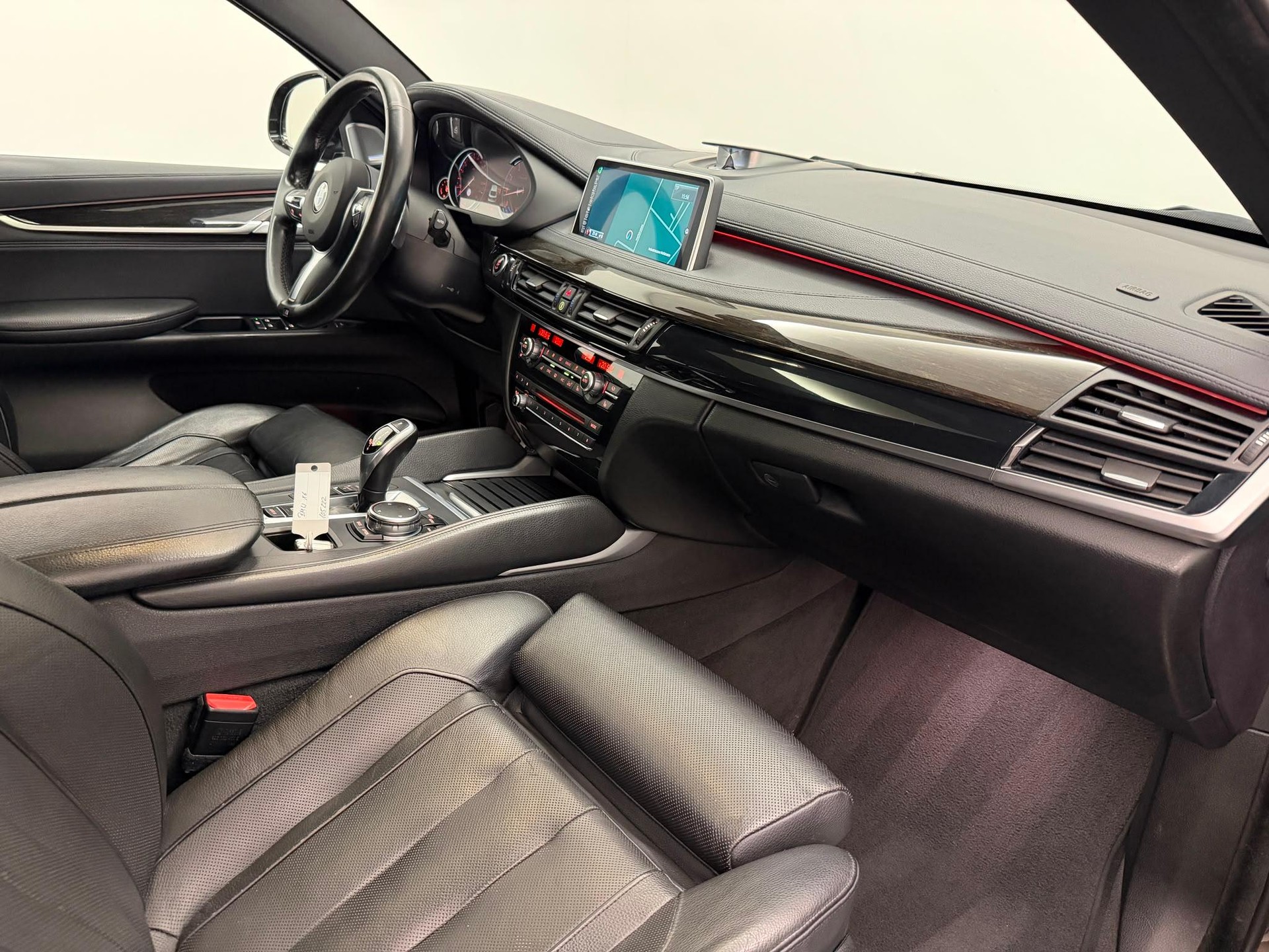 BMW X6 50i xDrive-image-10