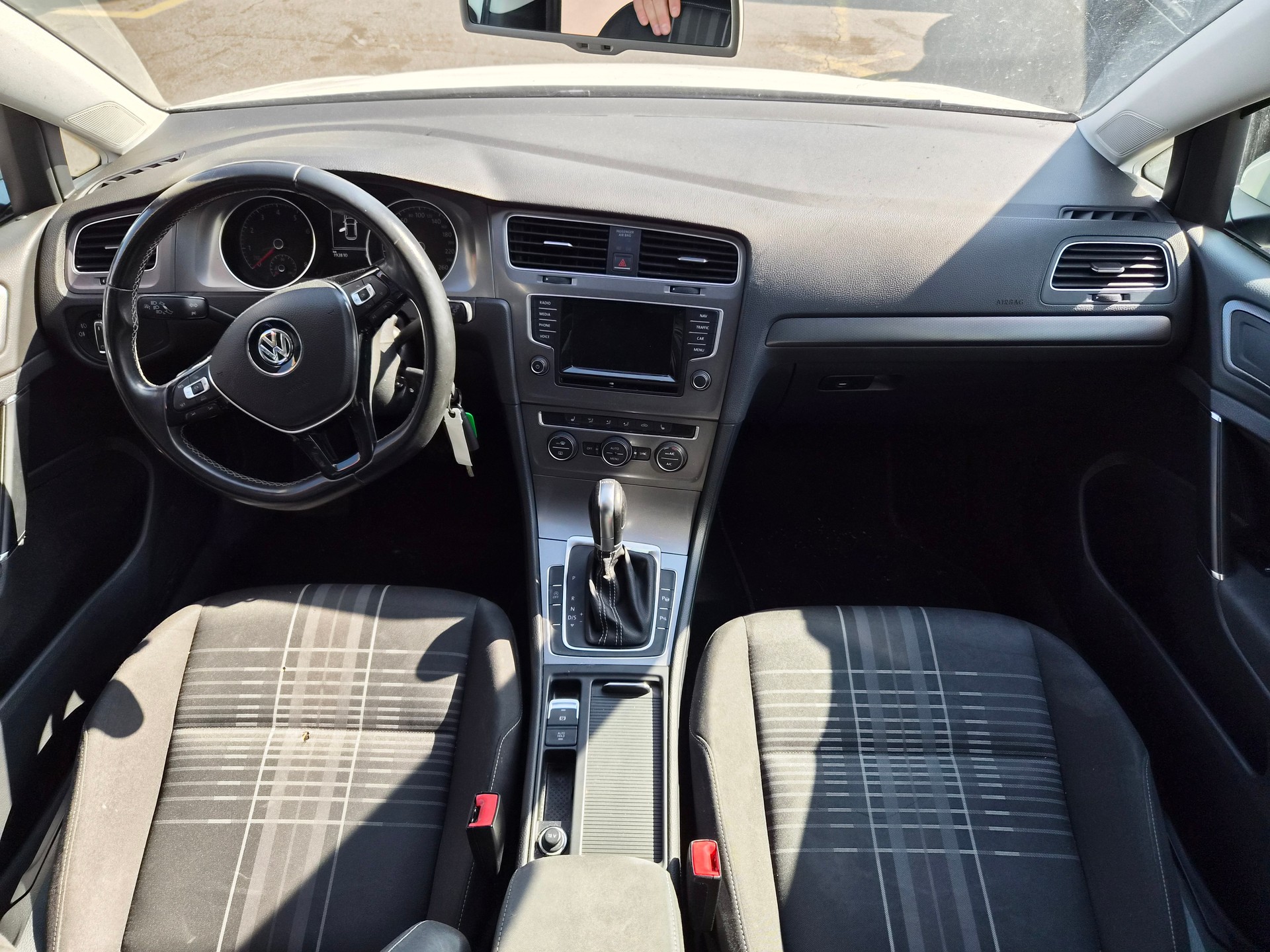 VW Golf 1.4 TSI Lounge-image-10