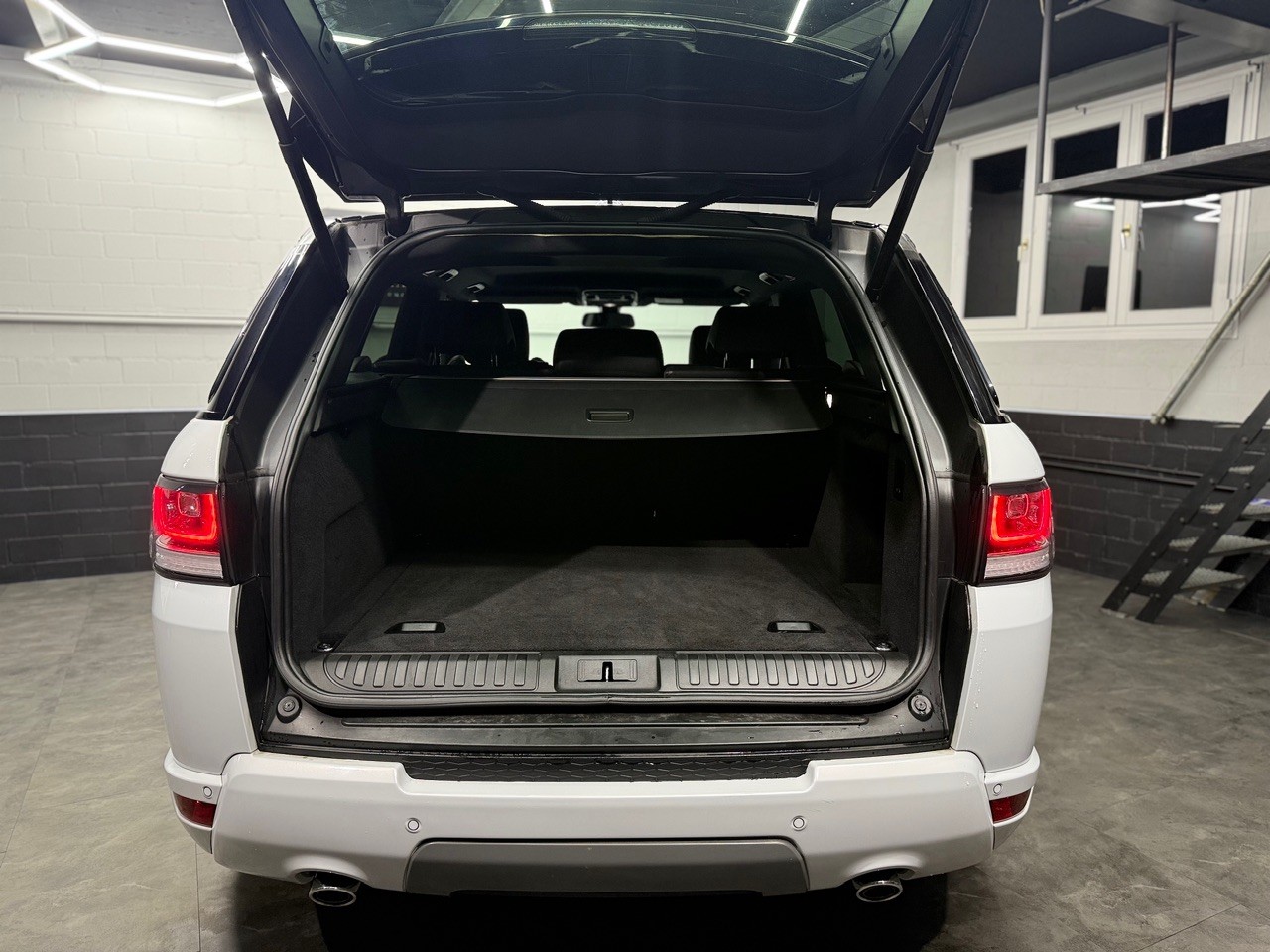 LAND ROVER Range Rover Sport 3.0 SDV6 | AHK 3‘500KG | 22‘‘ Vossen | Luftfahrwerk-image-16