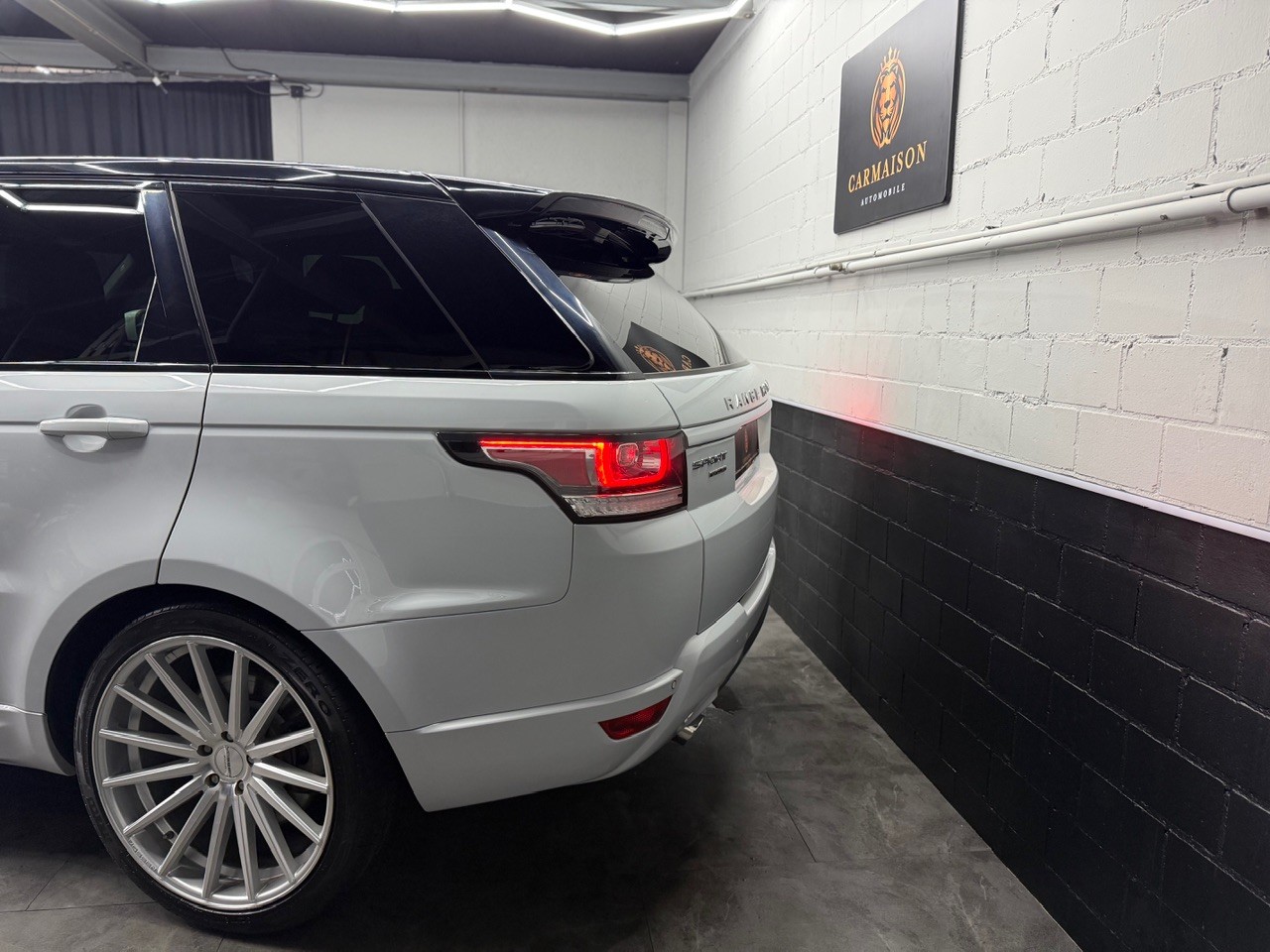 LAND ROVER Range Rover Sport 3.0 SDV6 | AHK 3‘500KG | 22‘‘ Vossen | Luftfahrwerk-showroom-element-3