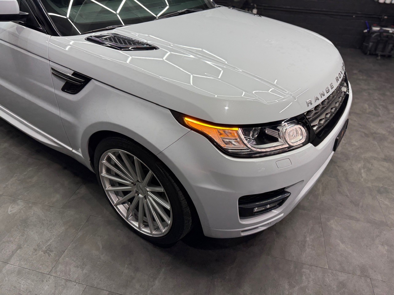 LAND ROVER Range Rover Sport 3.0 SDV6 | AHK 3‘500KG | 22‘‘ Vossen | Luftfahrwerk-image-5