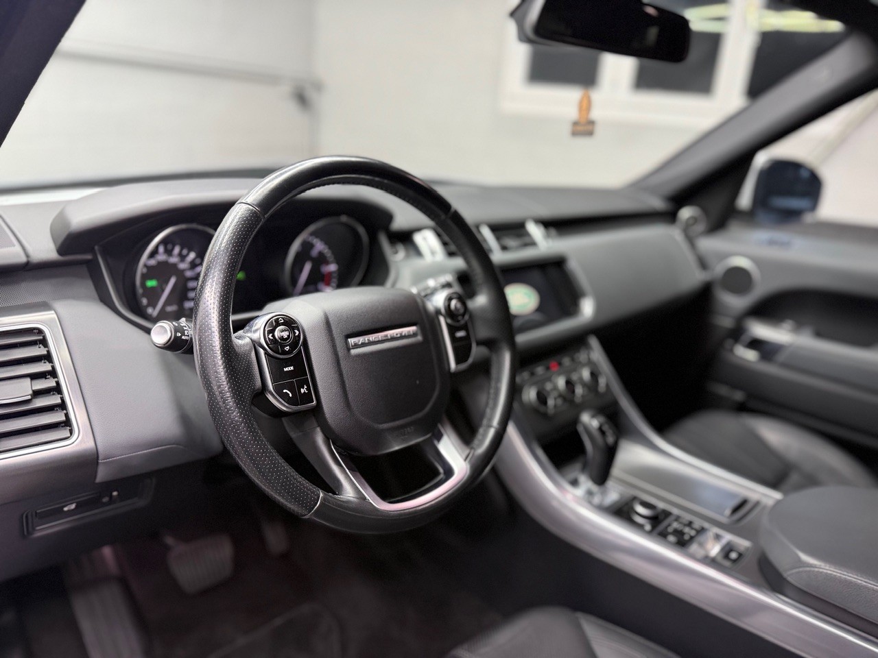 LAND ROVER Range Rover Sport 3.0 SDV6 | AHK 3‘500KG | 22‘‘ Vossen | Luftfahrwerk-image-13