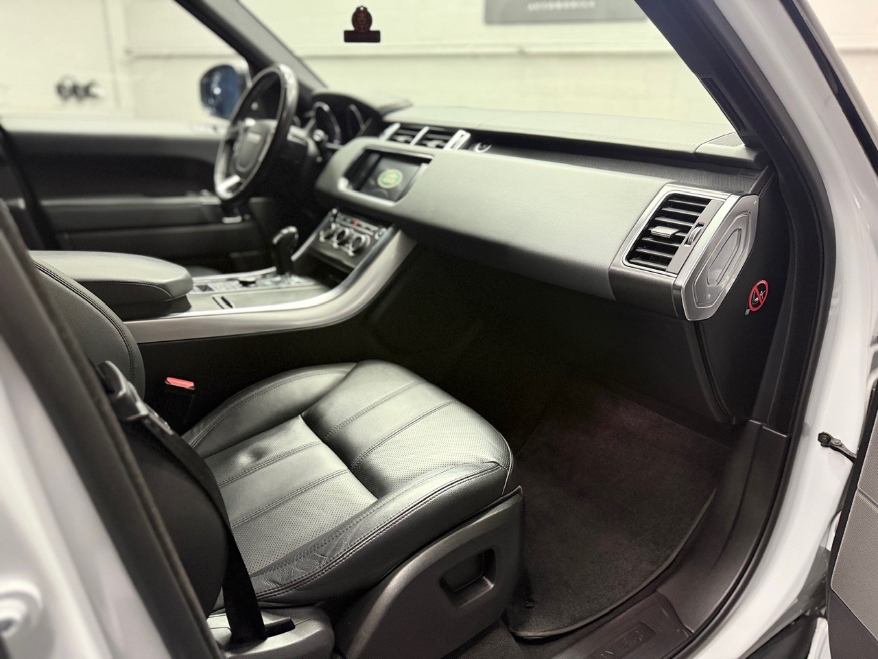 LAND ROVER Range Rover Sport 3.0 SDV6 | AHK 3‘500KG | 22‘‘ Vossen | Luftfahrwerk-image-18
