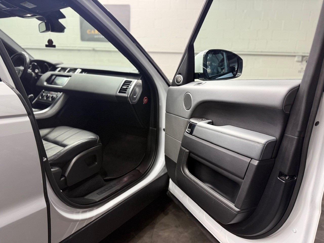 LAND ROVER Range Rover Sport 3.0 SDV6 | AHK 3‘500KG | 22‘‘ Vossen | Luftfahrwerk-image-17