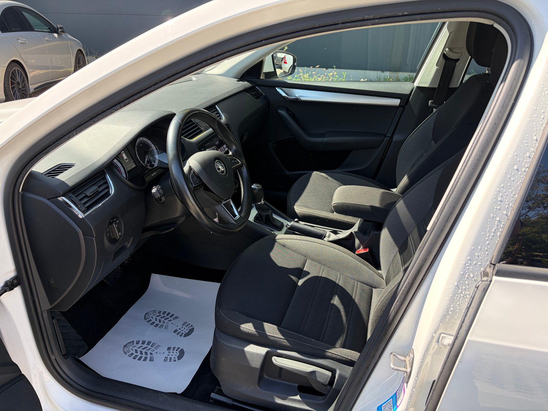 SKODA Octavia Combi 1.6 TDI Ambition DSG-image-9