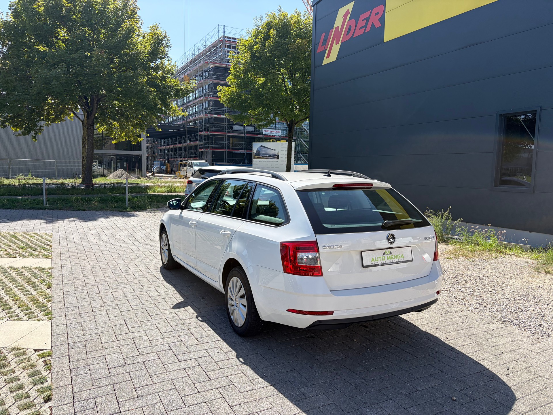 SKODA Octavia Combi 1.6 TDI Ambition DSG-image-6