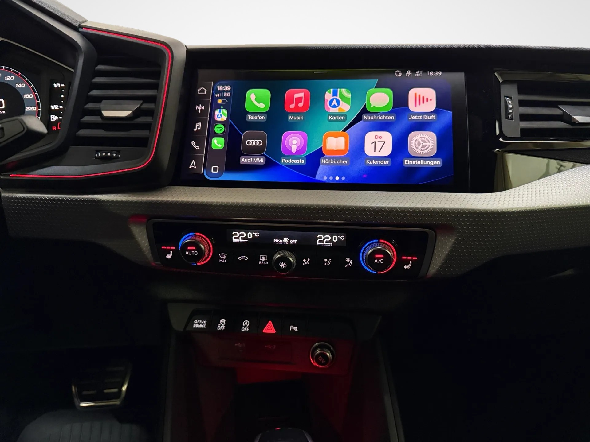 AUDI A1 Sportback 40 TFSI S Line S-tronic-image-15