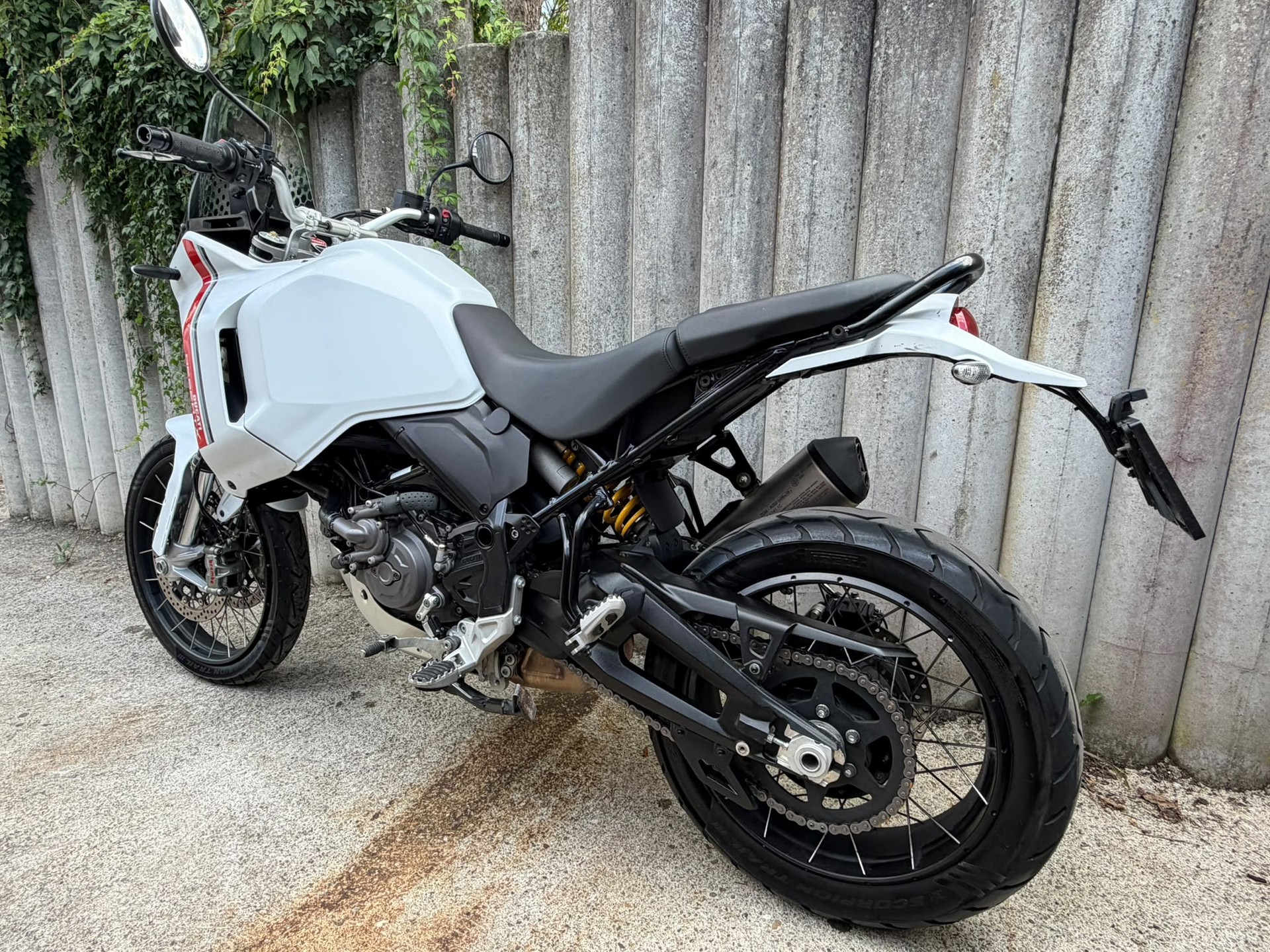 DUCATI Desert X-image-2