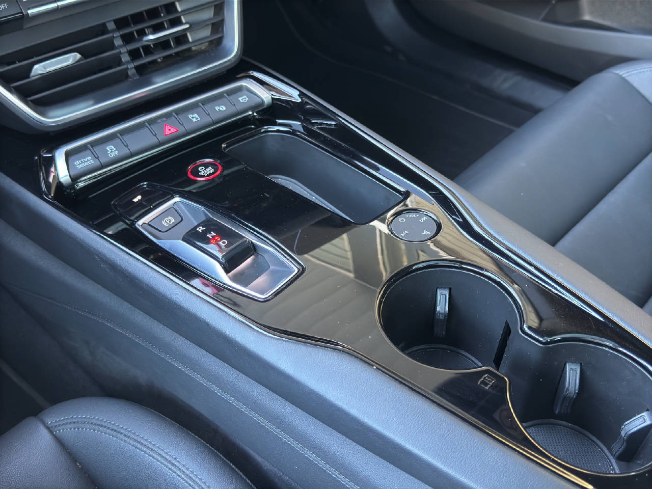 AUDI e-tron GT quattro-image-11