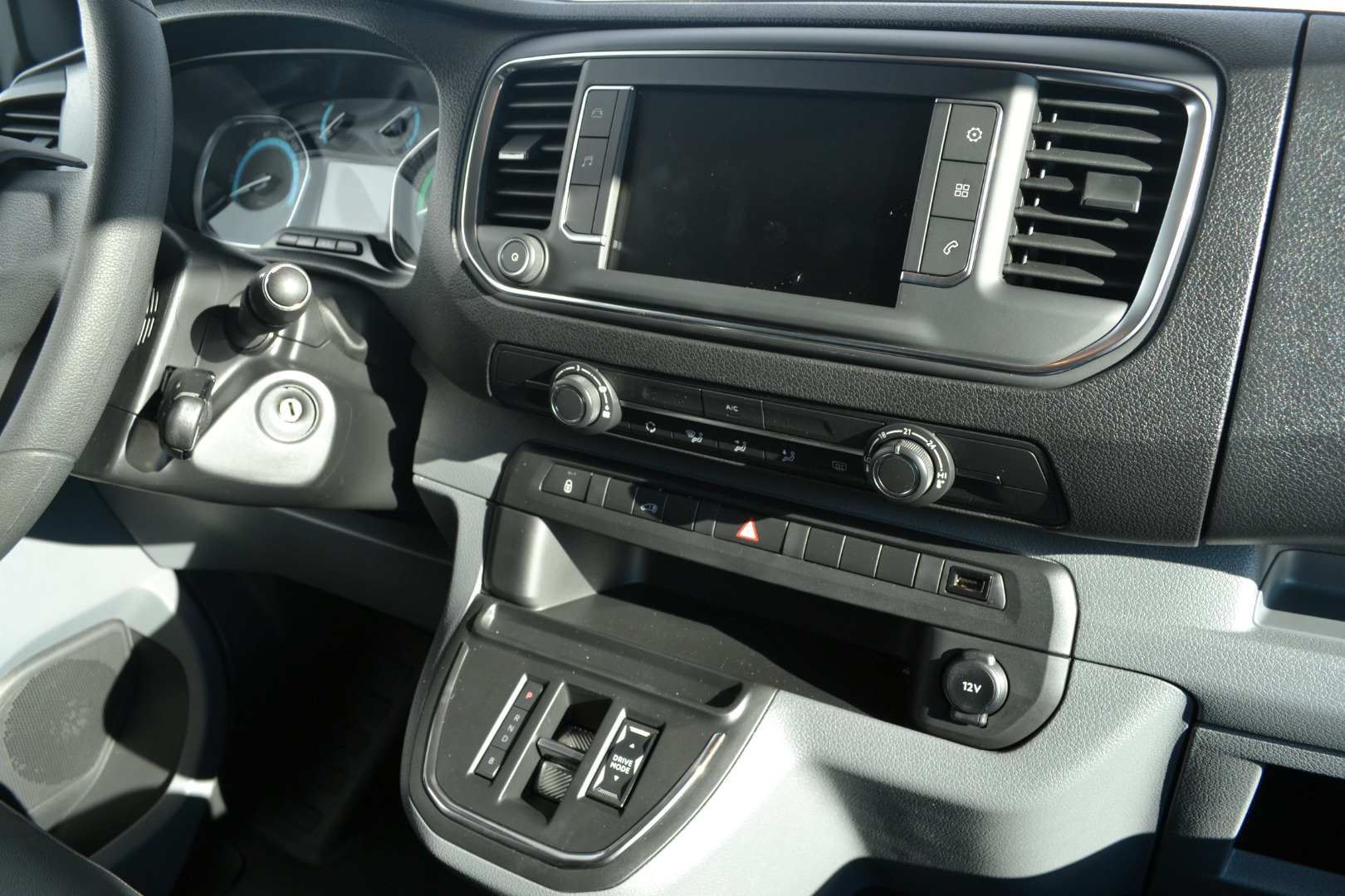 PEUGEOT Expert 50 KWh Premium Long-image-10