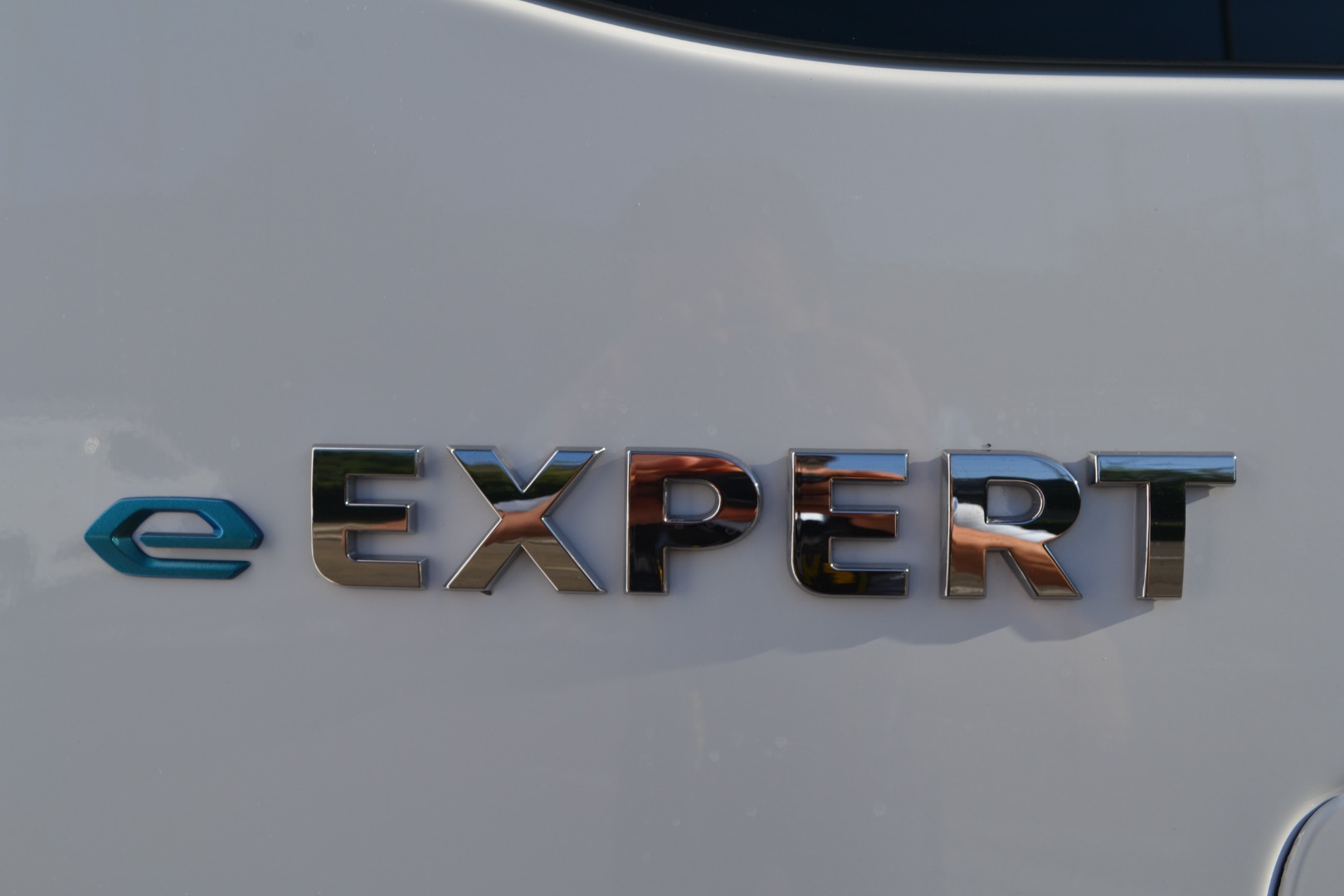 PEUGEOT Expert 50 KWh Premium Long-image-4