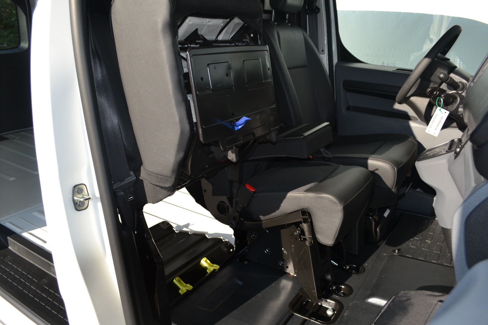 PEUGEOT Expert 50 KWh Premium Long-image-8