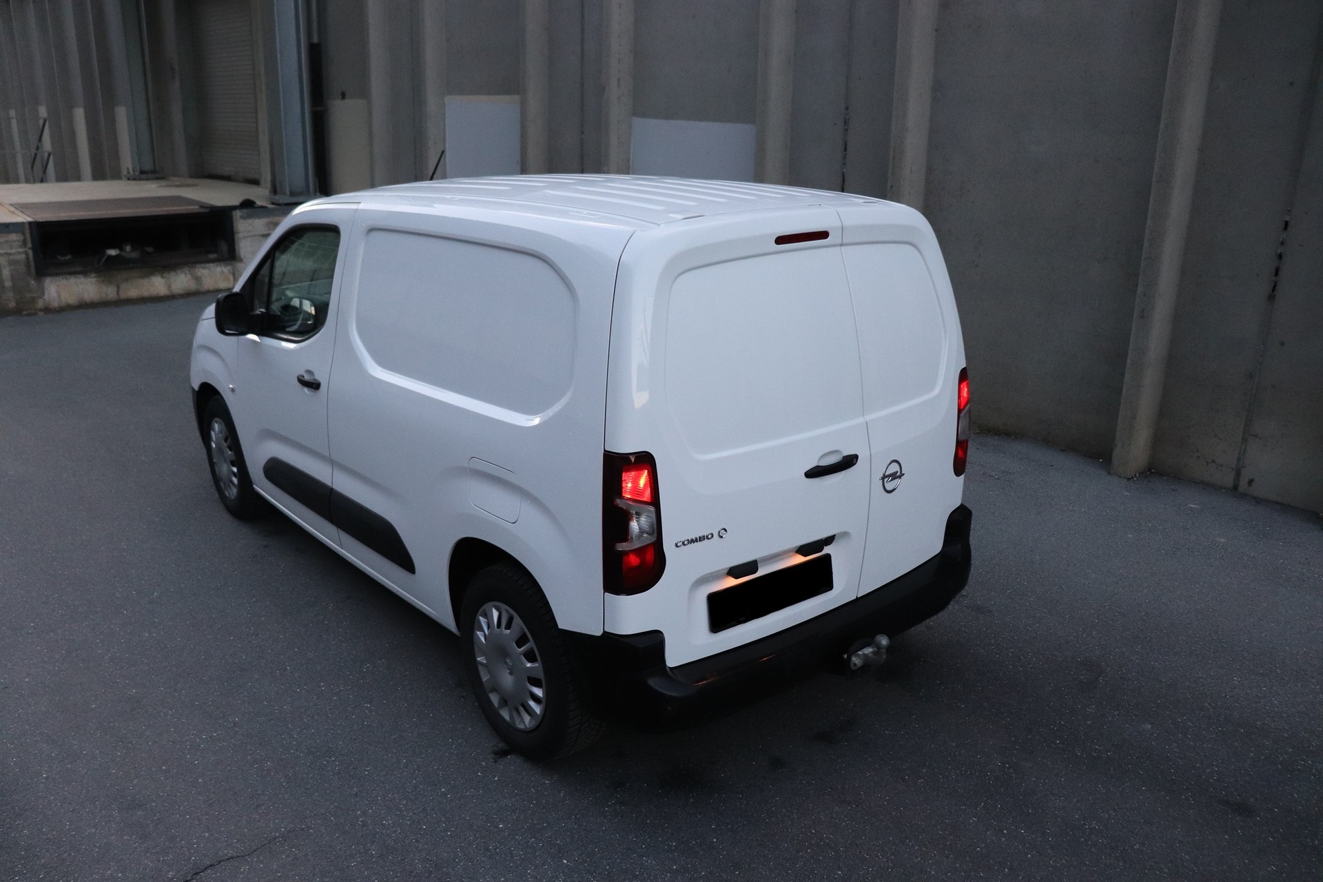 OPEL Combo-e Cargo Essentia-image-1