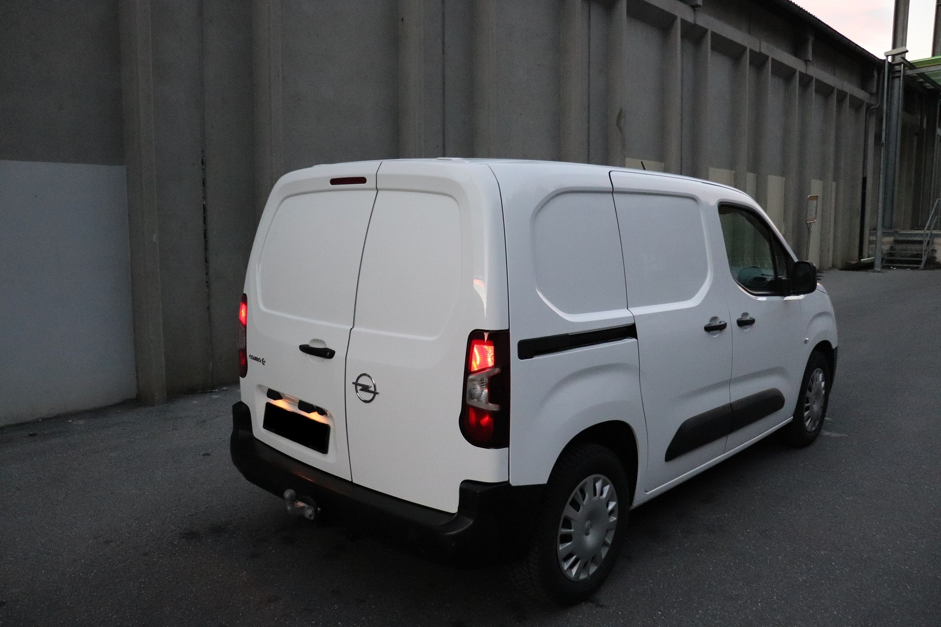 OPEL Combo-e Cargo Essentia-image-2
