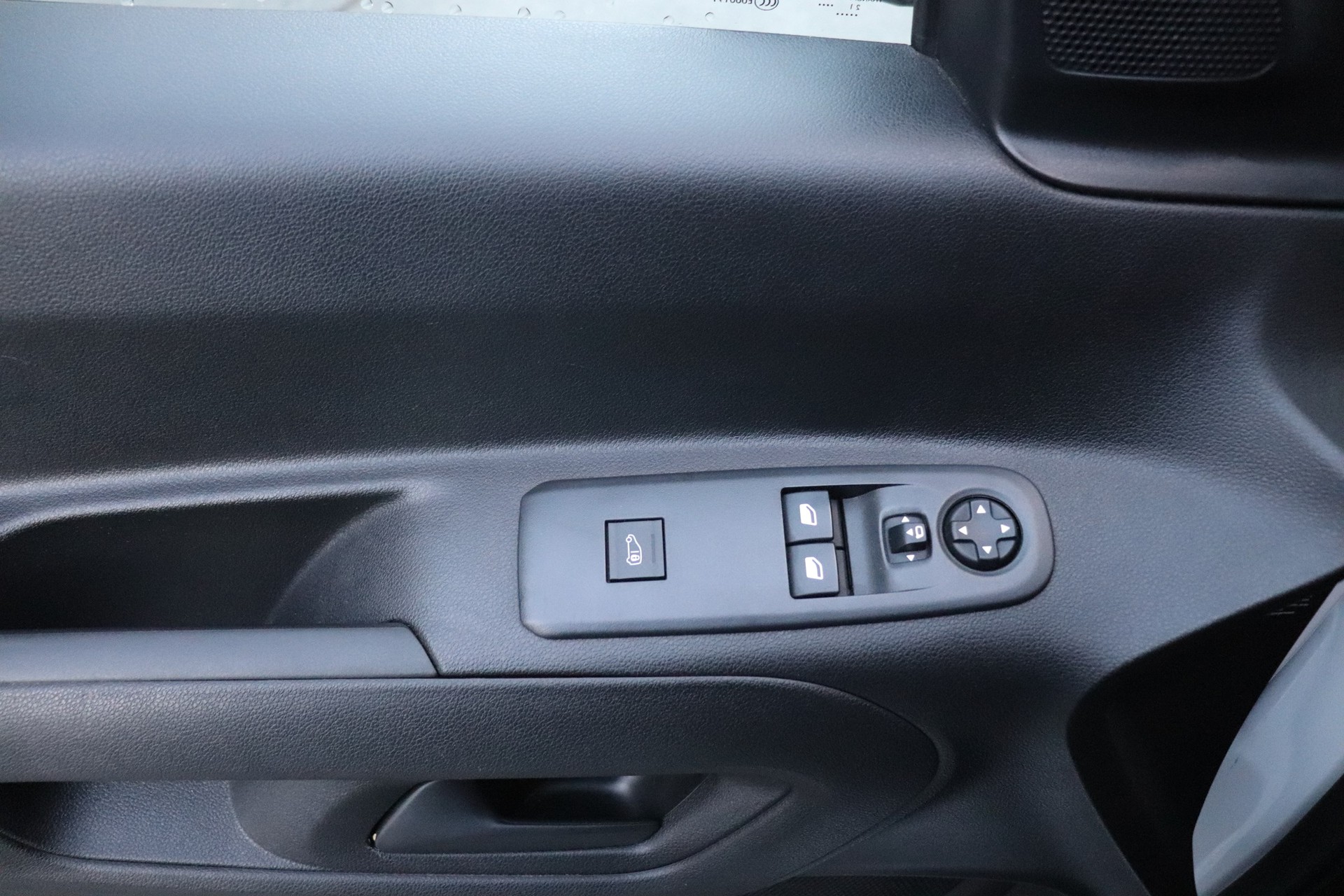 OPEL Combo-e Cargo Essentia-image-14