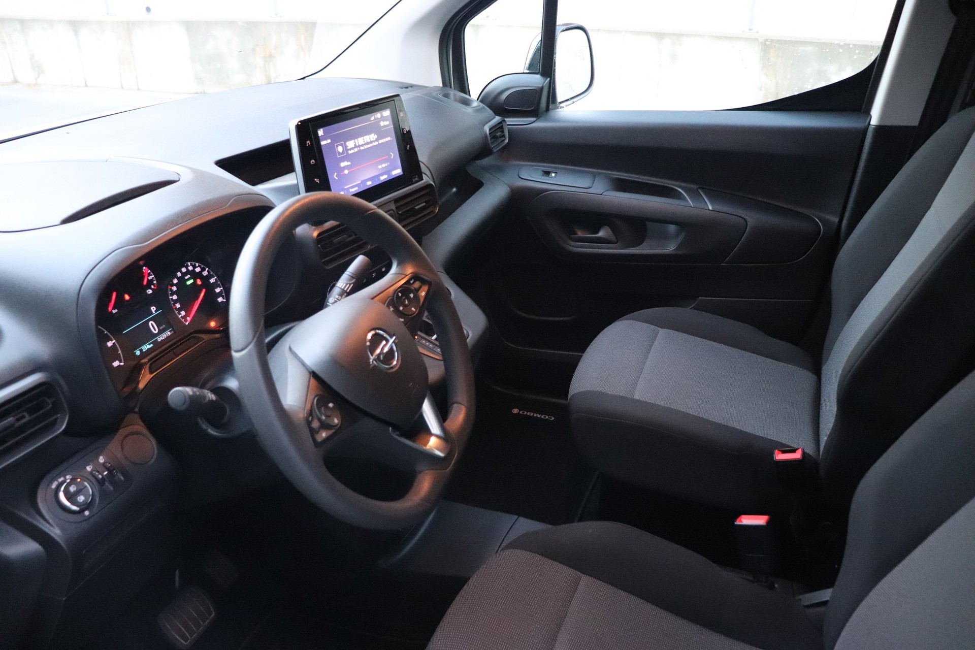 OPEL Combo-e Cargo Essentia-image-10