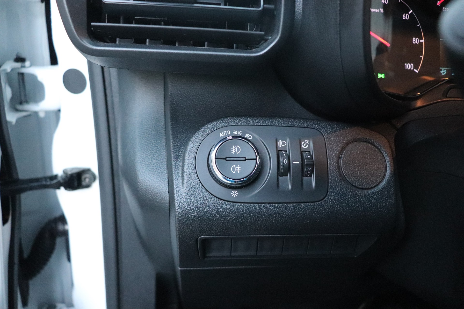 OPEL Combo-e Cargo Essentia-image-15