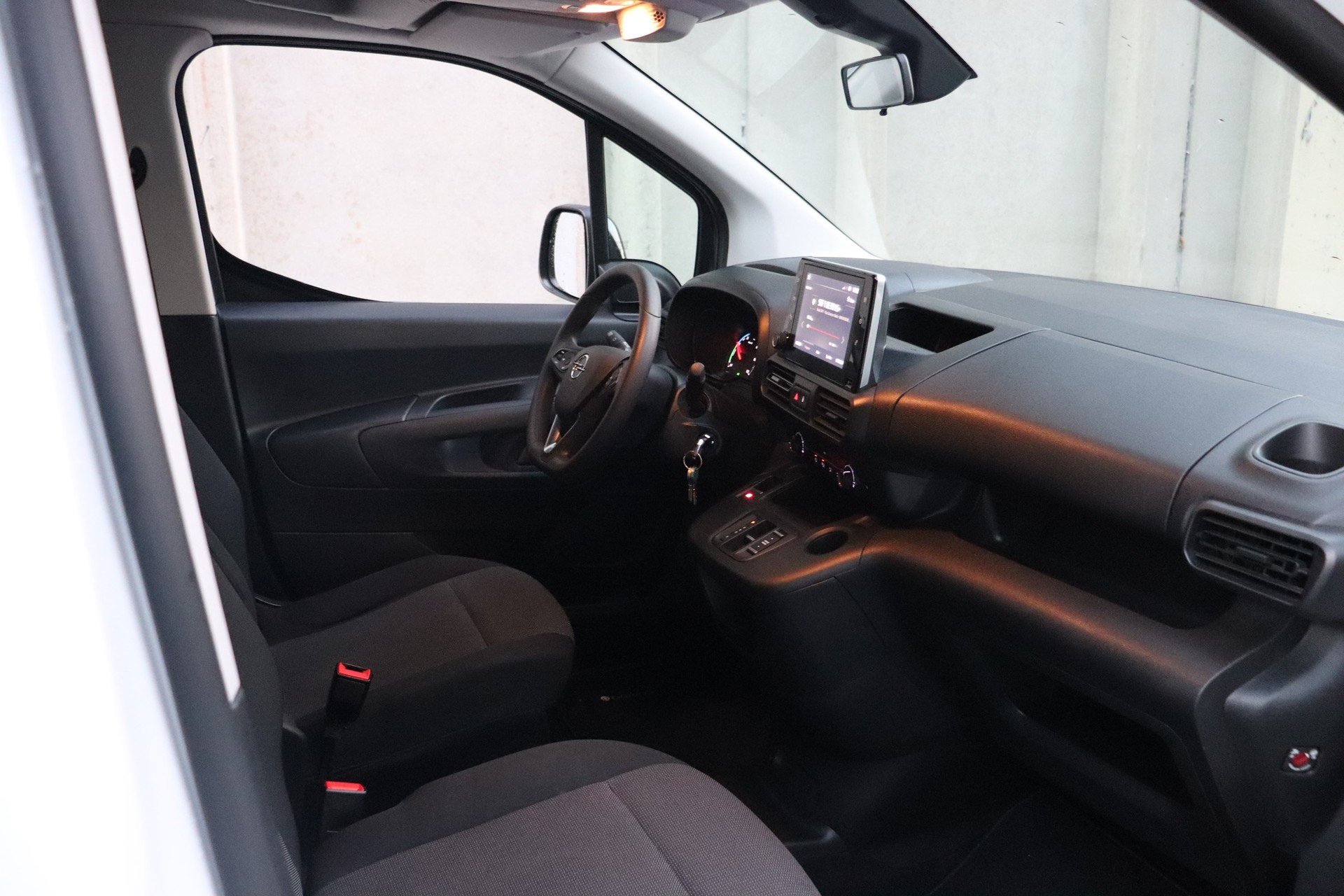 OPEL Combo-e Cargo Essentia-image-17