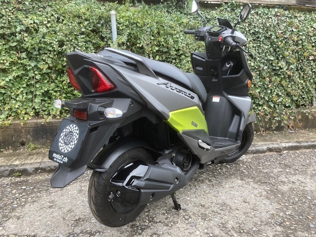 SUZUKI UN 125 Avenis-image-4