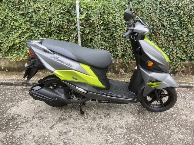 SUZUKI UN 125 Avenis-image-3