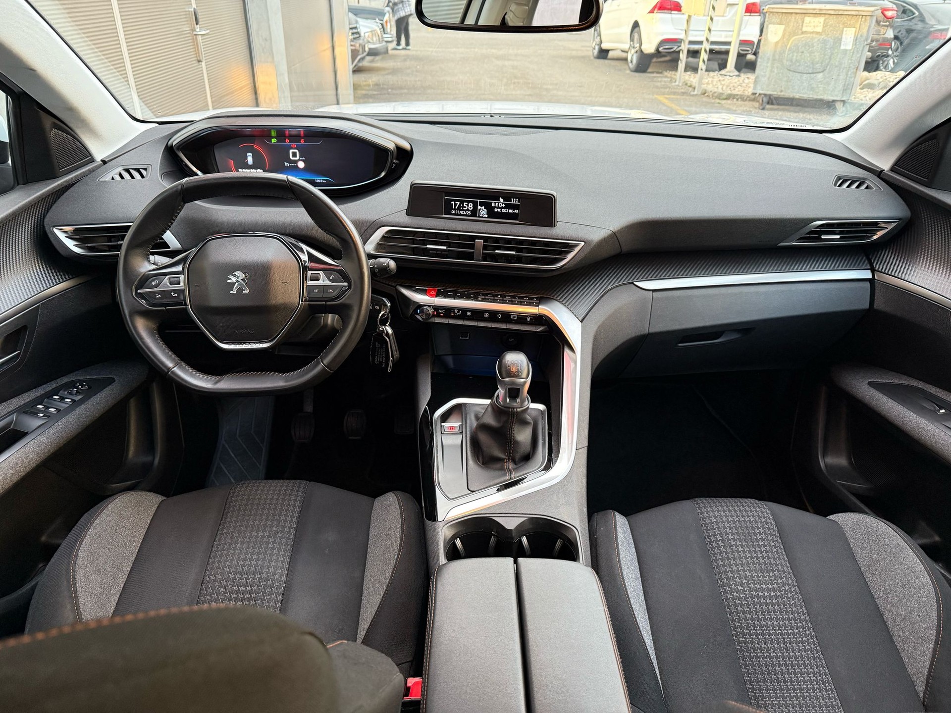 PEUGEOT 3008 1.2 PureTech Access-image-8