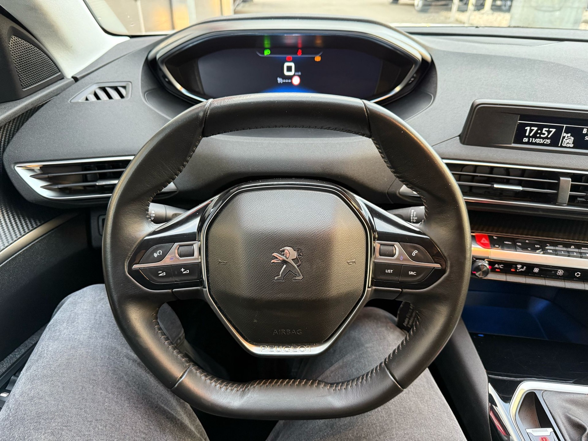 PEUGEOT 3008 1.2 PureTech Access-image-13