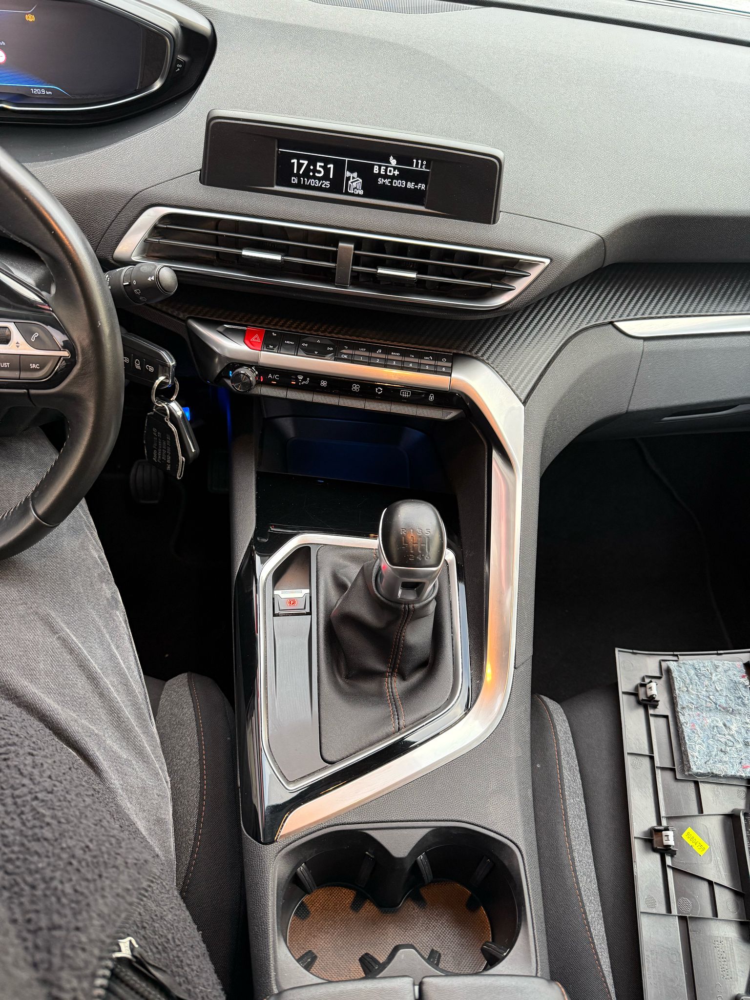 PEUGEOT 3008 1.2 PureTech Access-image-12