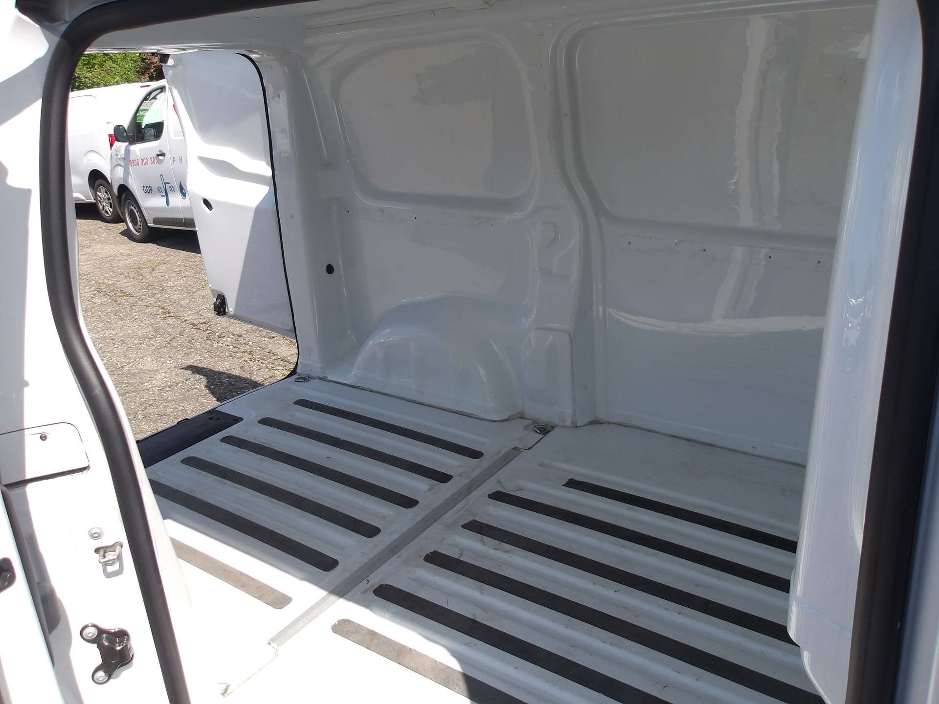 CITROEN Jumpy 2.0 BlueHDi 140 M Club EAT8-image-12