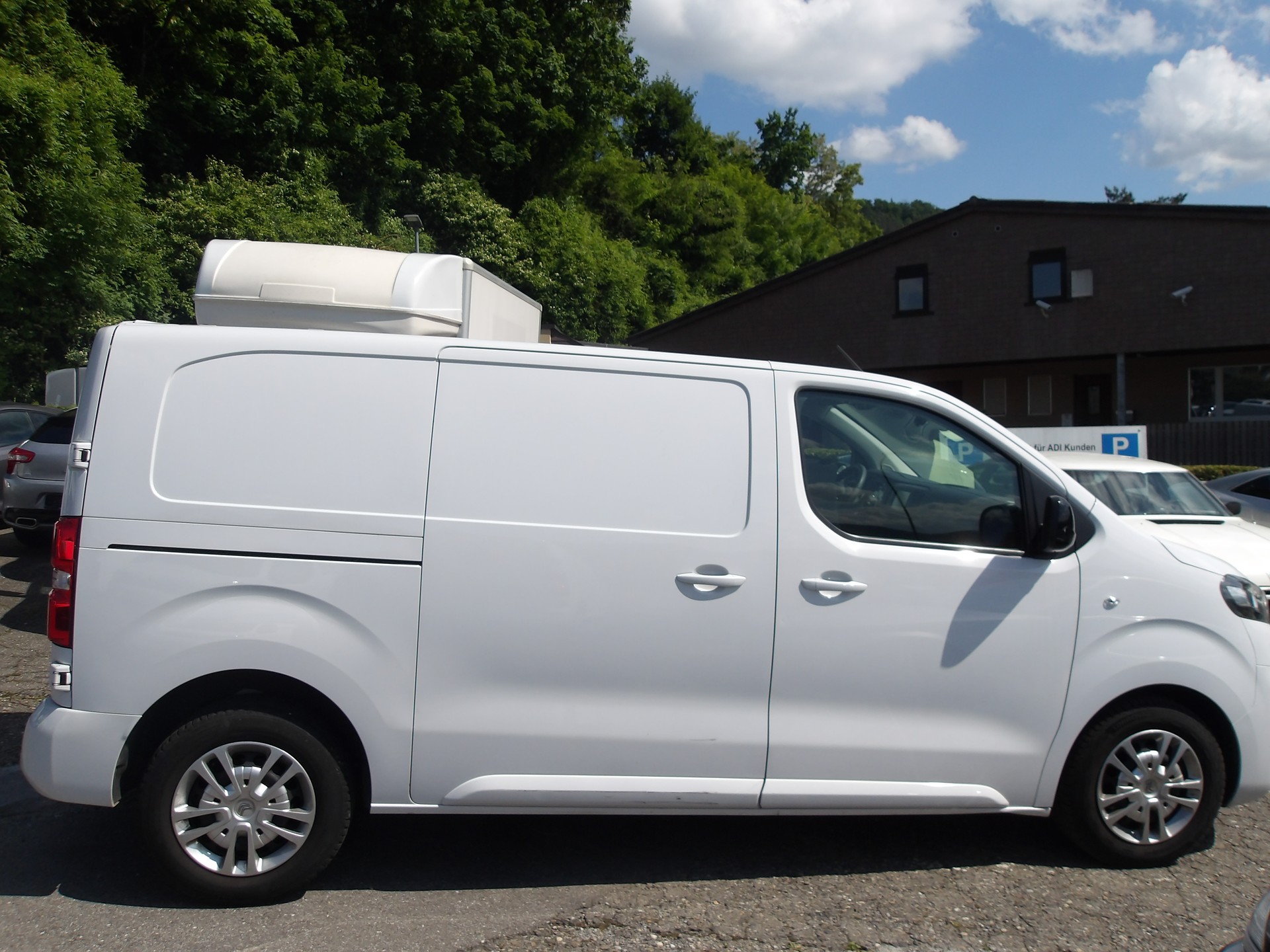 CITROEN Jumpy 2.0 BlueHDi 140 M Club EAT8-image-3