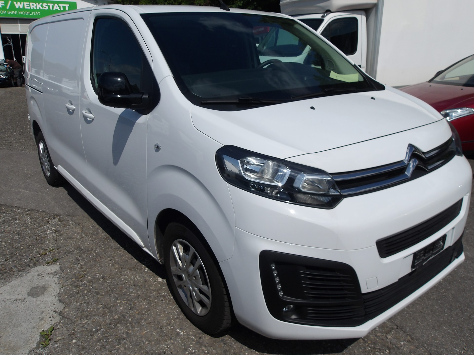 CITROEN Jumpy 2.0 BlueHDi 140 M Club EAT8-image-2