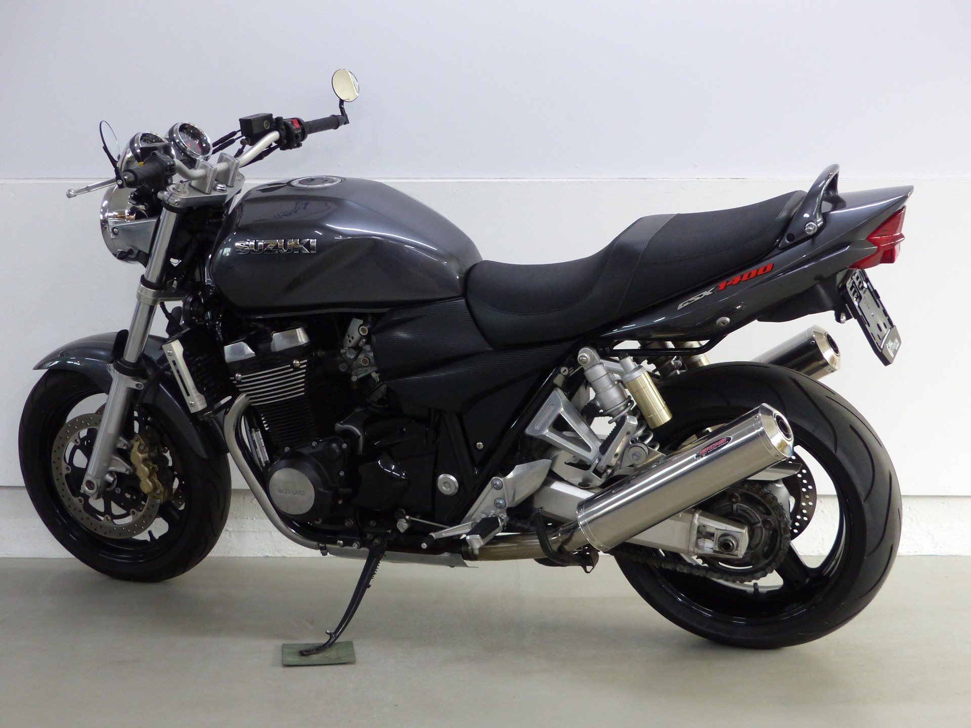 SUZUKI GSX 1400 K2 mit Zubehör-image-8