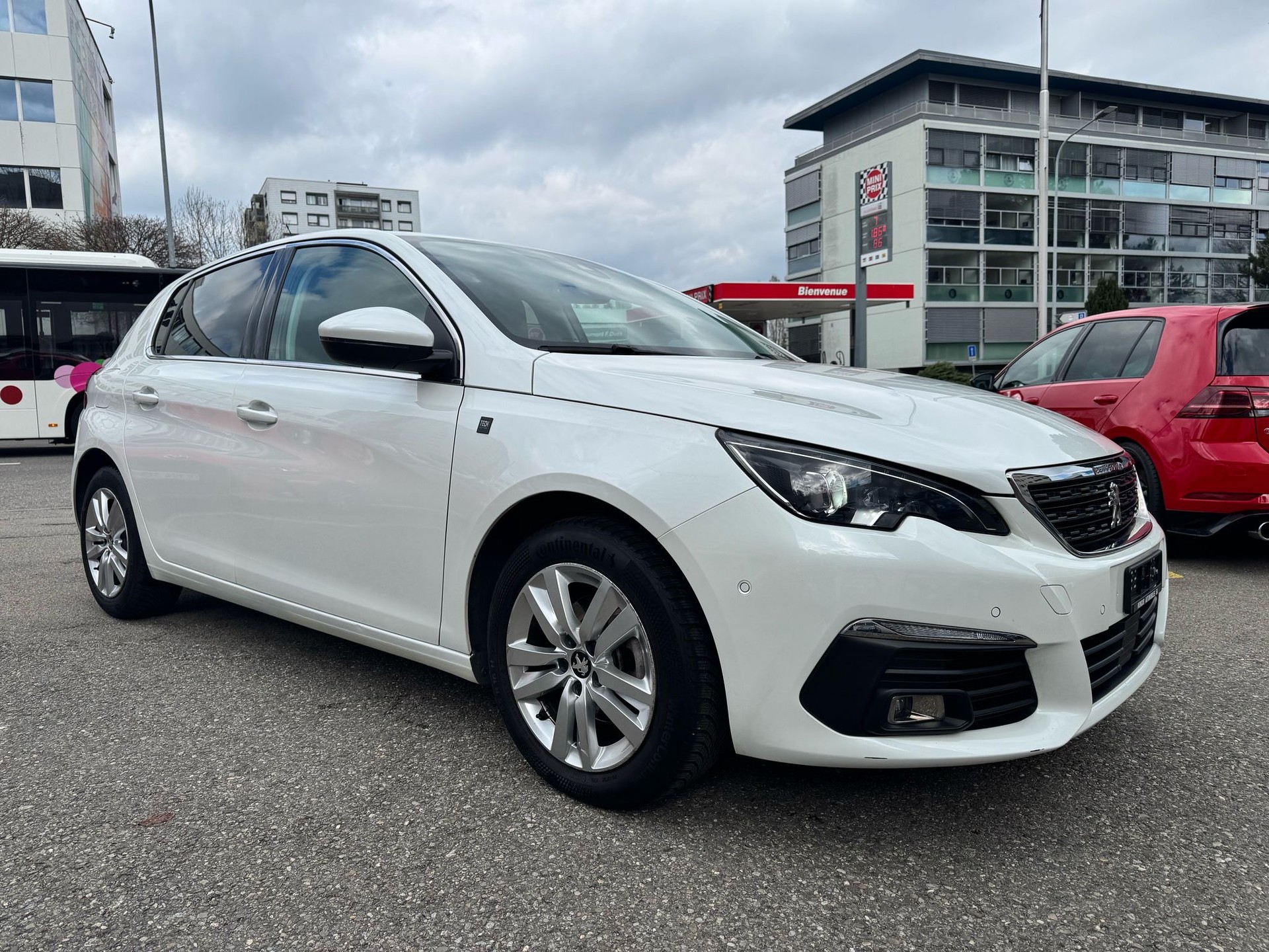 PEUGEOT 308 1.2 Pure Tech Allure EAT8-image-2