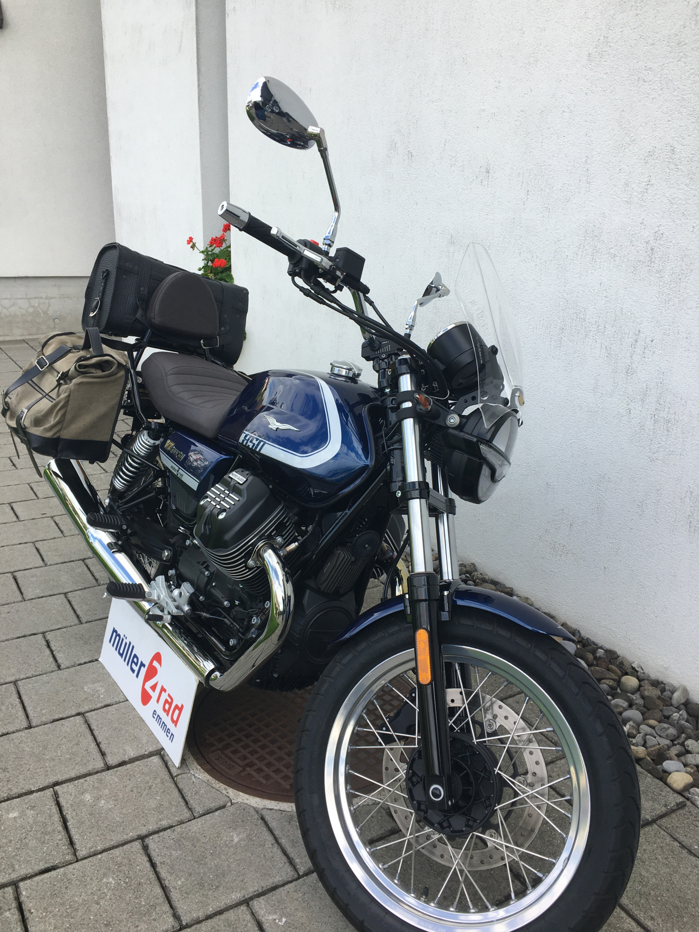 MOTO GUZZI V7 850 Special-image-1