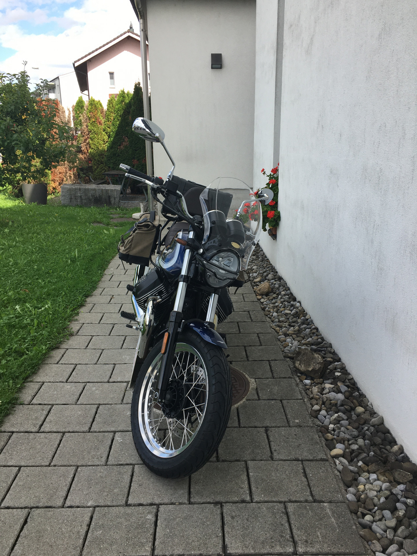 MOTO GUZZI V7 850 Special-image-2