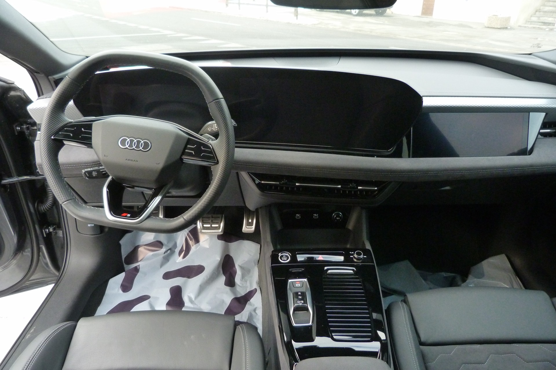 AUDI e-tron Avant quattro S line-image-3
