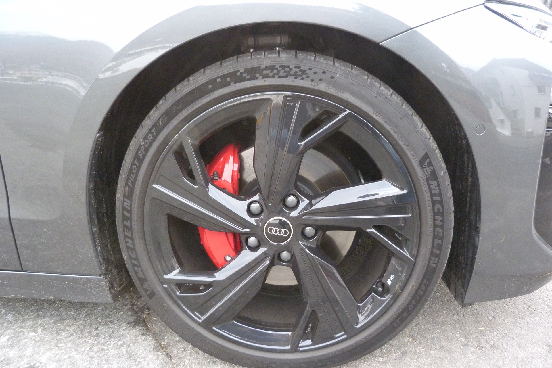 AUDI e-tron Avant quattro S line-image-8