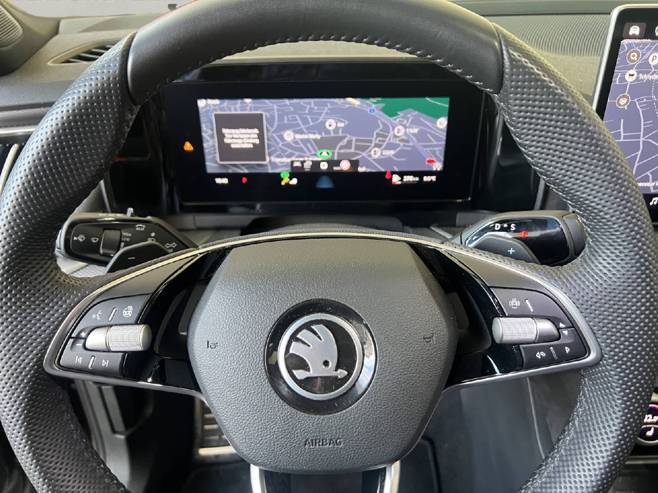SKODA Kodiaq 2.0 TDI Sportline 4x4 DSG-image-14